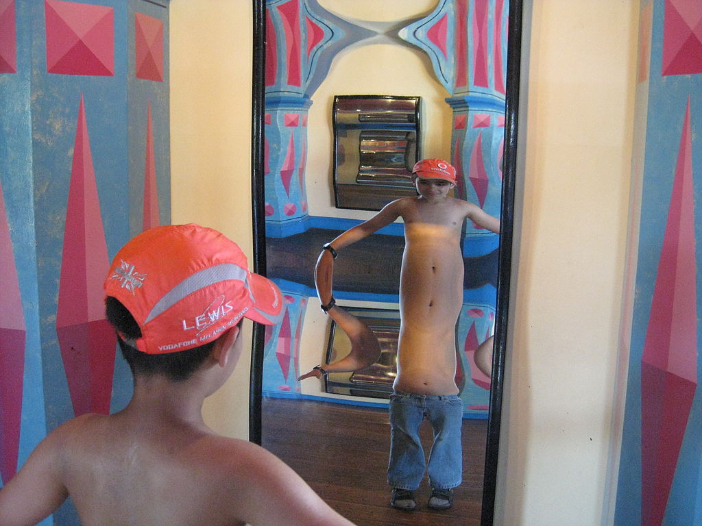 1024px-boys_image_in_a_distorting_mirror
